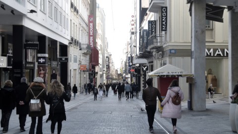 Κλειστά καταστήματα στην Ερμού