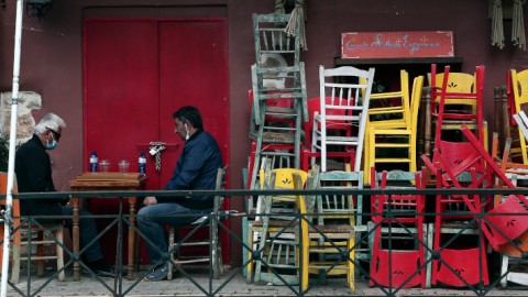 Κλειστά παραμένουν τα μαγαζιά της εστίασης
