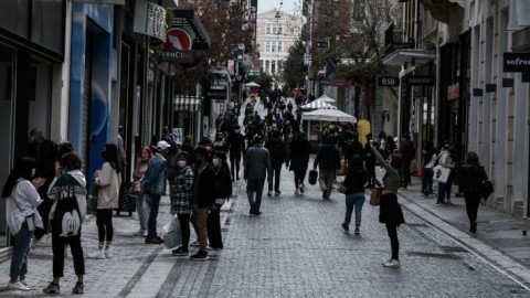 Κίνηση των πολιτών στα μαγαζιά της Ερμού