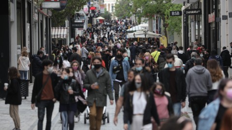 Κόσμος στην Ερμού