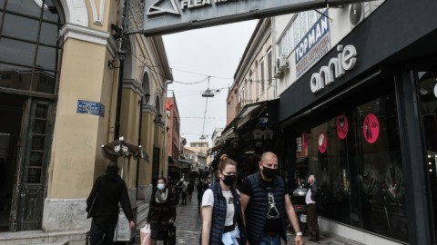 Κίνηση στην αγορά στο Μοναστηράκι