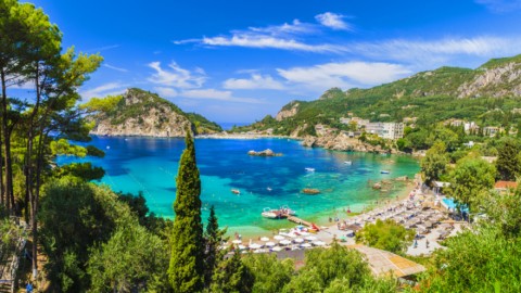 Η παραλία της Παλαιοκαστρίτσας στην Κέρκυρα
