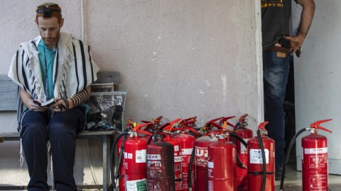 Ενας ισραηλινός προσεύχεται