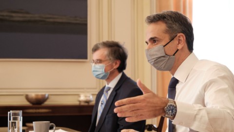 Ο Σωτήρης Τσιόδρας και ο Κυριάκος Μητσοτάκης