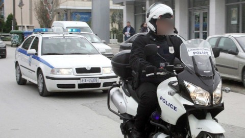 Ενας αστυνομικός της ομάδας ΔΙΑΣ