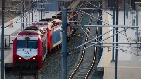 Συρμός του προαστιακού σιδηροδρόμου