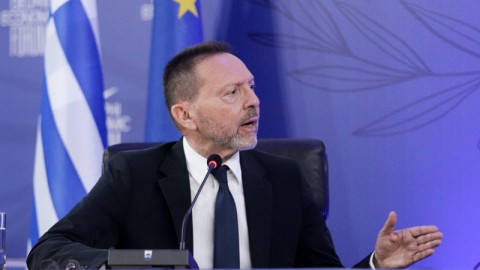 Στουρνάρας με γραβάτα