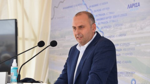 Καραγιάννης όρθιος