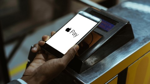 Apple Pay/ Φωτογραφία shutterstock